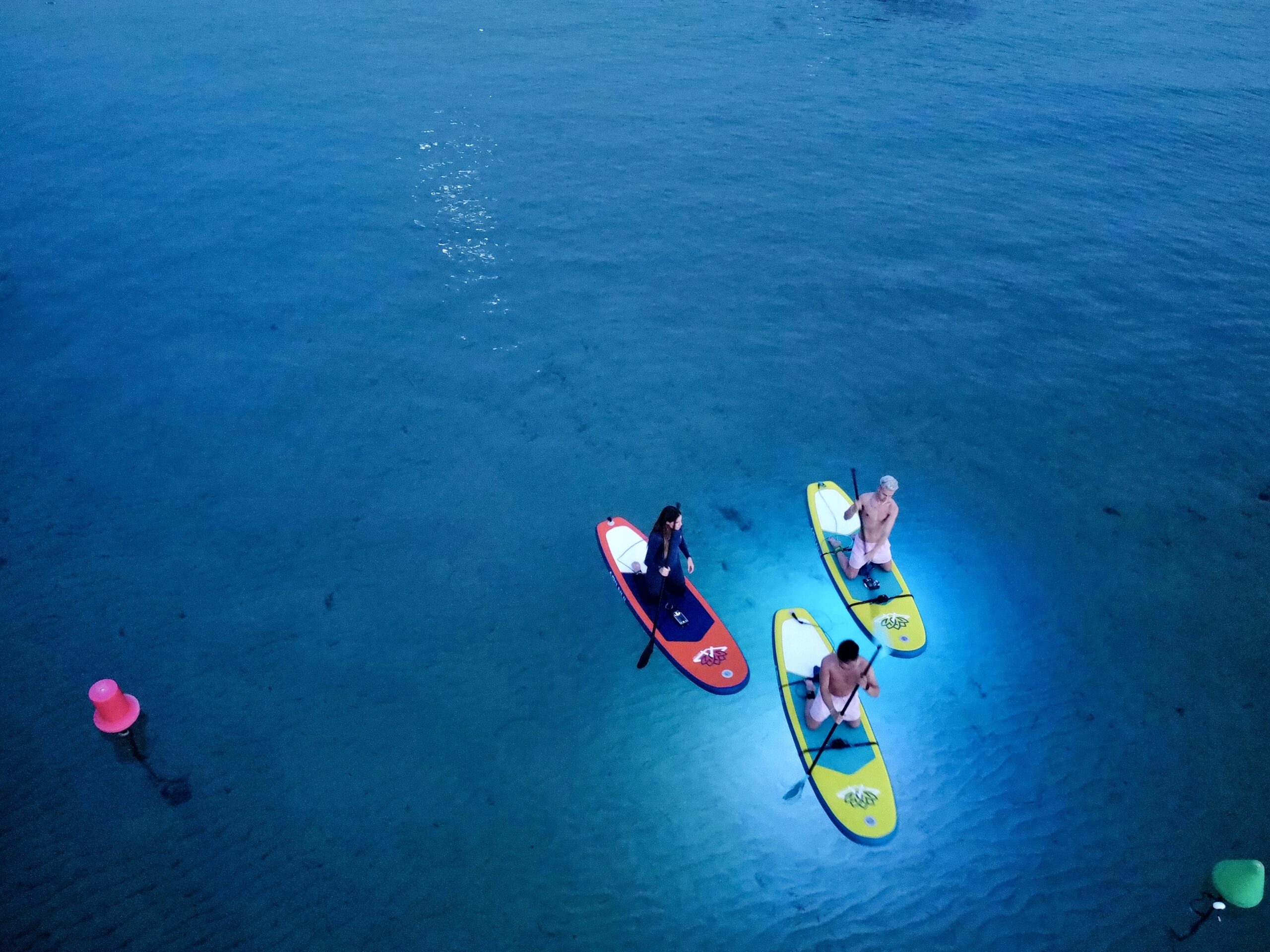 Paddle Surf NEON Experience al atardecer - Imagen 4