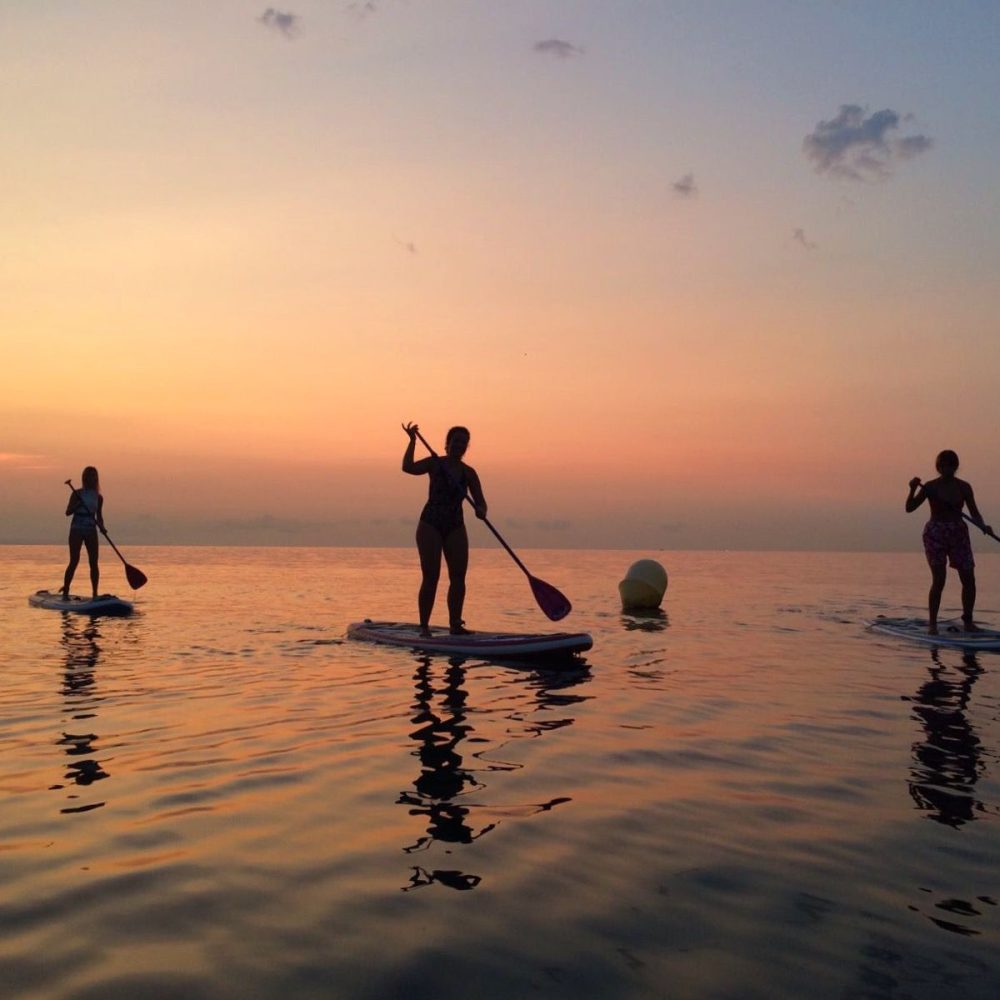 Manihi surf paddle surf sunrise